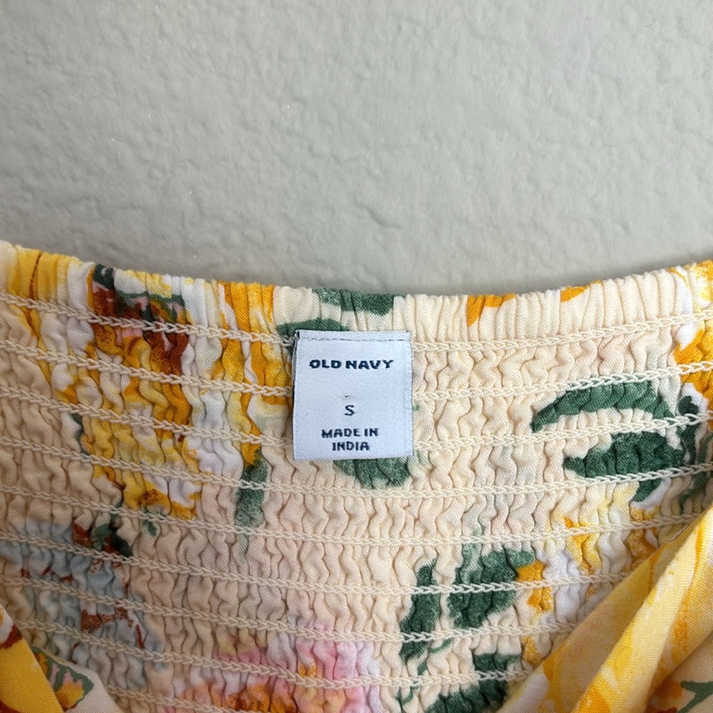 Old Navy short floral yellow smocked size Small romper with pockets adjustable - Picture 4 of 5